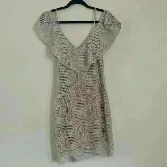 NWT WAYF Luxia Off Shoulder Lace Dress - Picture 3 of 8